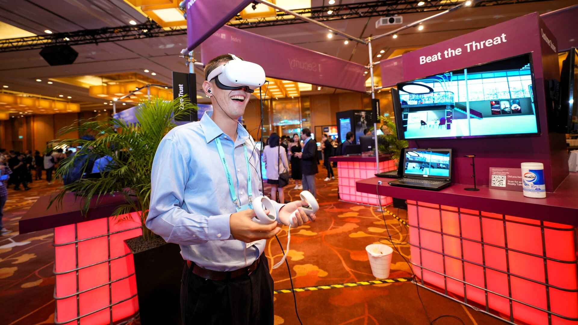 A Dell Technologies Forum attendee explores virtual reality through a headset, showcasing the latest in immersive technology.