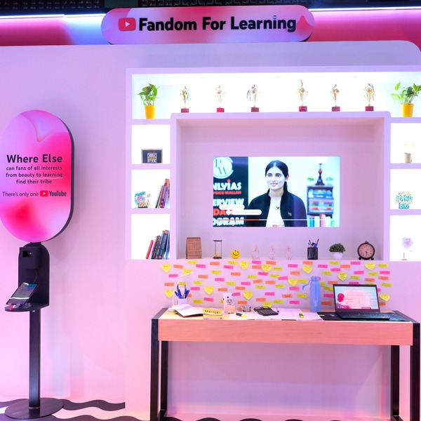 A Fandom for Learning display that includes a screen, a laptop and colourful post-it notes.